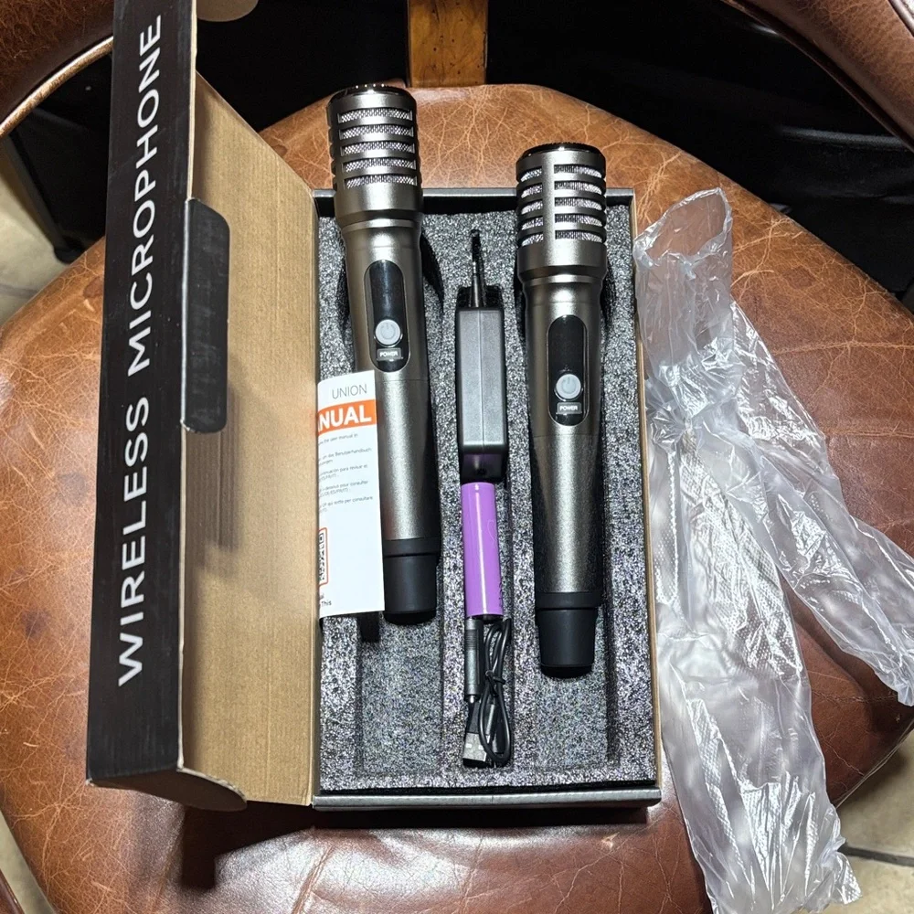 Wireless Microphone Set with Receiver - Black and Silver
